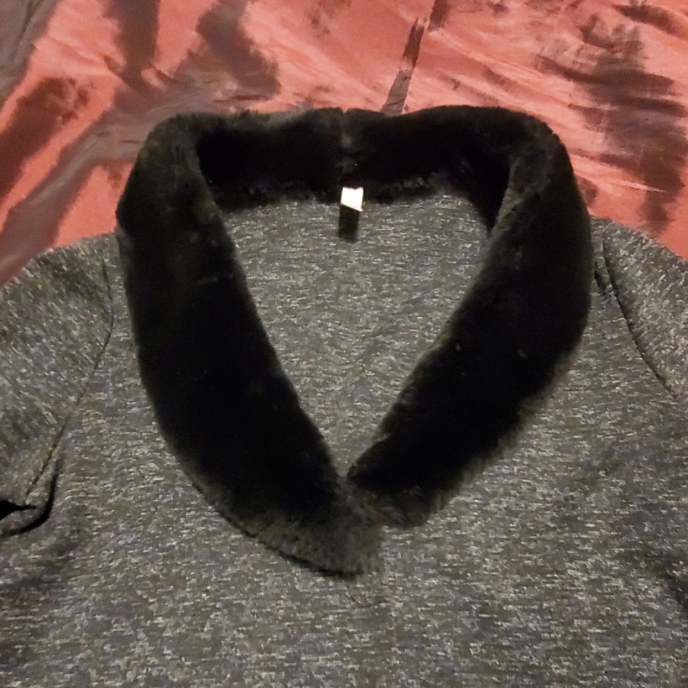 Top/Cardigan with Fur Collar - Picture 2 of 4